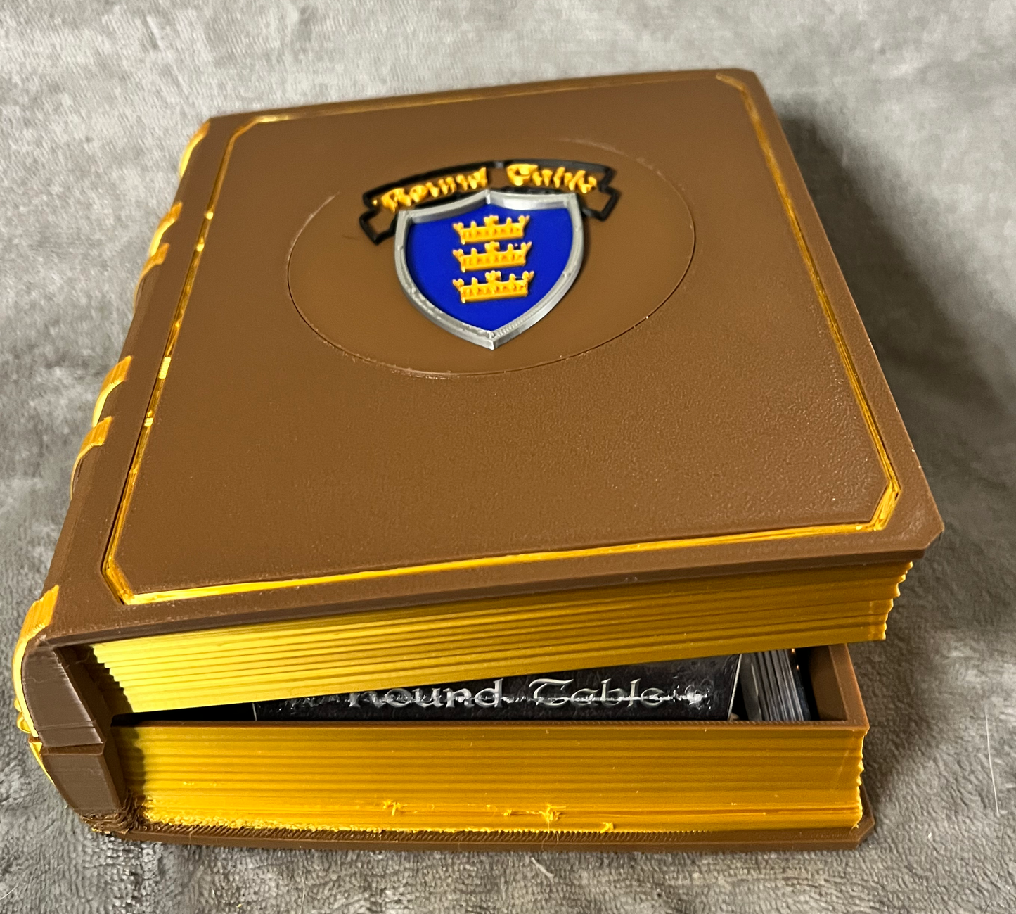 Round Table Starter Boxed Set - Brown and Gold